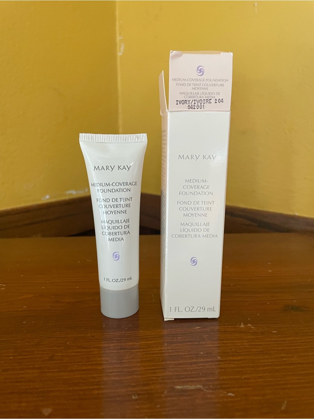 NIB Mary Kay Medium-Coverage Foundation Ivory 204 Discontinued